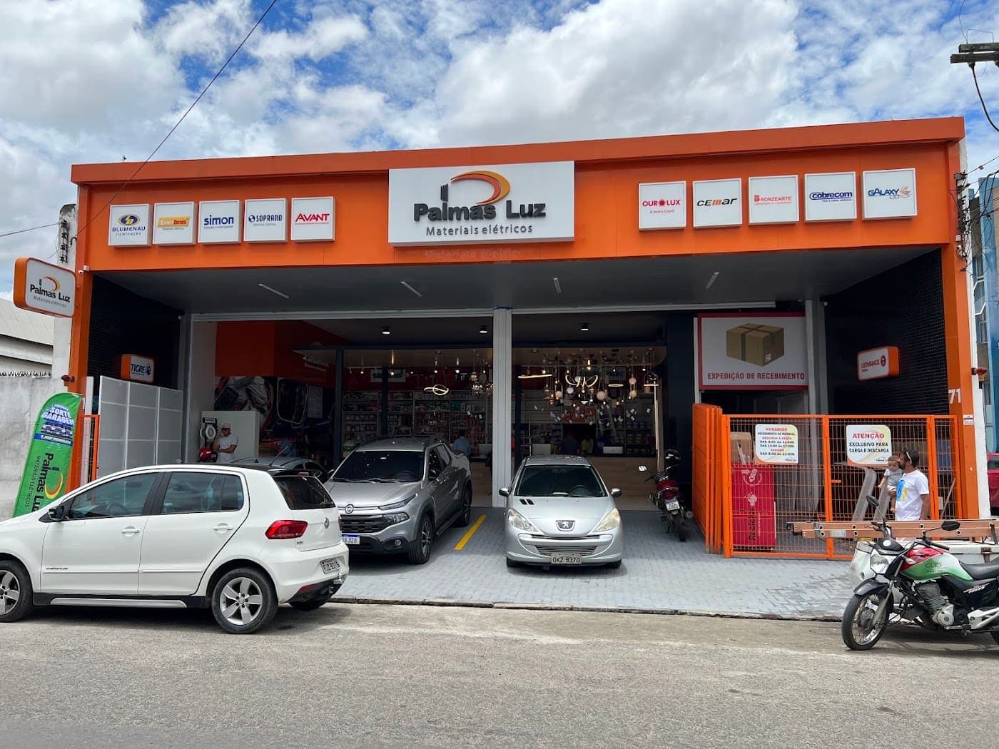 Fachada da Loja Centro da Palmas Luz, na Av. Sampaio